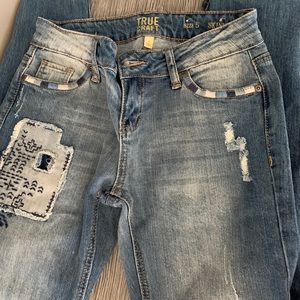 Cute patched jeans!!!